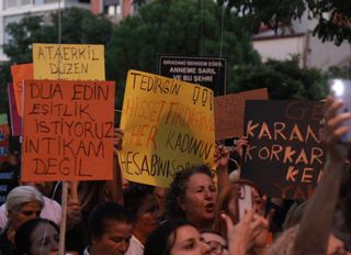 CHP İzmir İl Kadın Kolları Başkanı Zahide Kurun